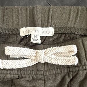 Copper Key Kids Olive Green Jogger Pants with Cream Drawstring - Sz M Girls